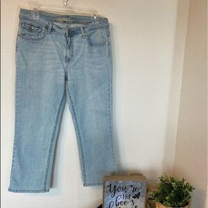 ❤️Ther 3  Light Wash Jeans